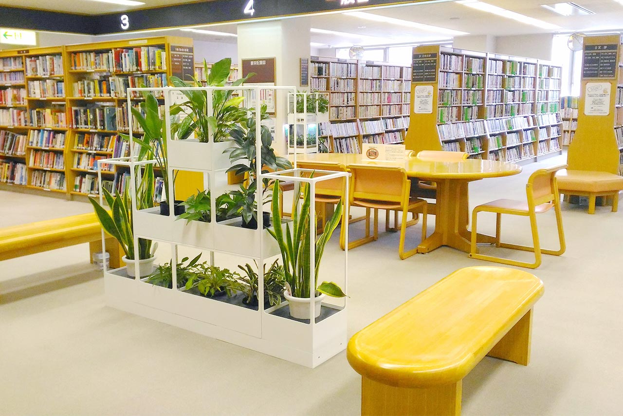 東広島市立サンスクエア児童青少年図書館館内写真